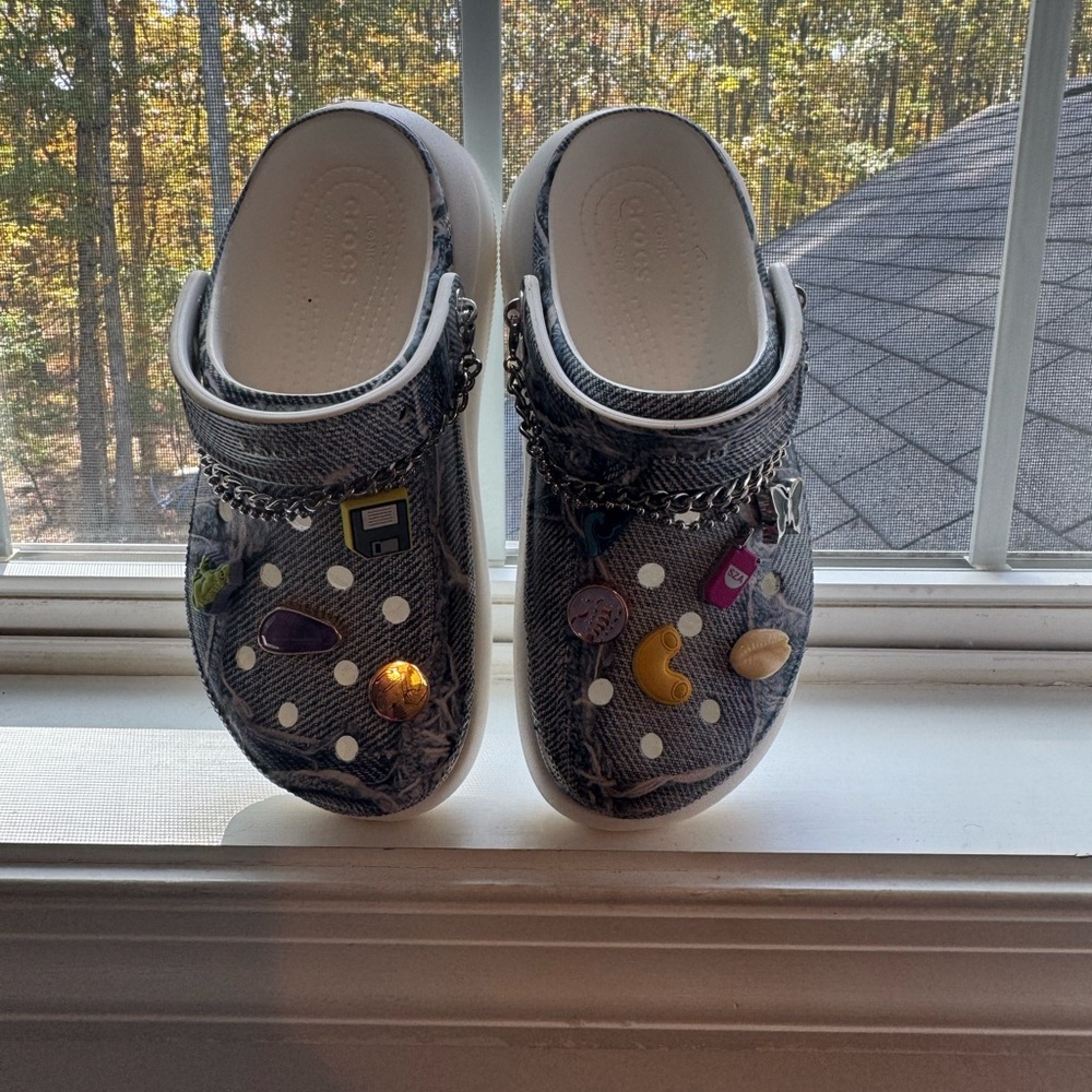 SZA crocs